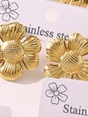 Gold Flower Stud Earrings - Floral Stainless Steel